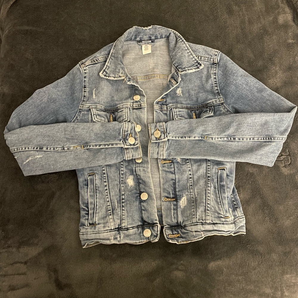 Distressed H&M denim jacket with buttons